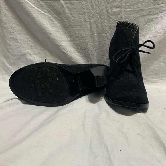 Lace up ankle booties - Picture 2 of 7